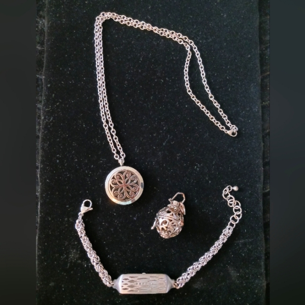 3 Locket Style Jewelry Pieces Scent Diffuser Fitbit Marble Holder